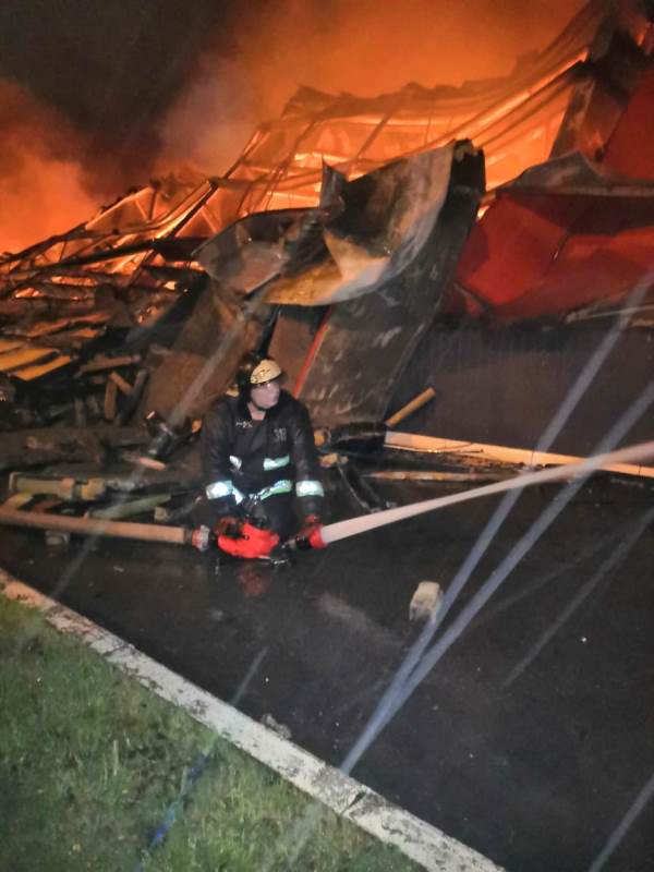 Пожарные ГКУ МО «Мособлпожспас» ликвидировали пожар на обувном складе