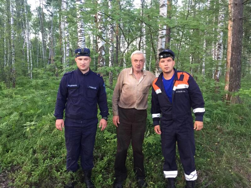 Спасатели ГКУ МО «Мособлпожспас» вывели из леса пожилого мужчину, страдающего сердечным заболеванием