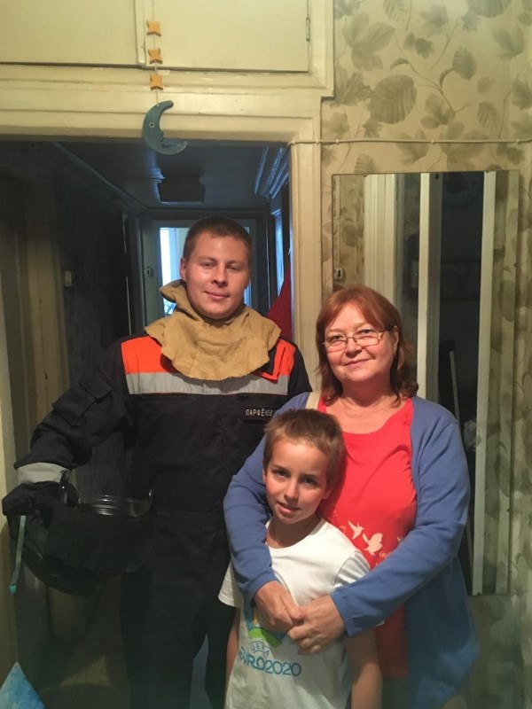 Спасатели ГКУ МО «Мособлпожспас» вызволили ребенка из закрытой им квартиры