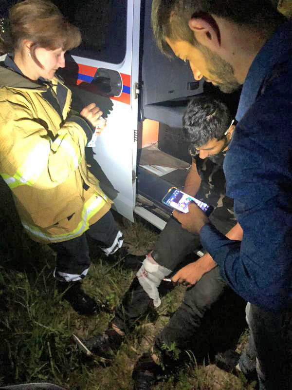 Подмосковные спасатели оказали первую помощь пострадавшим при столкновении с локомотивом