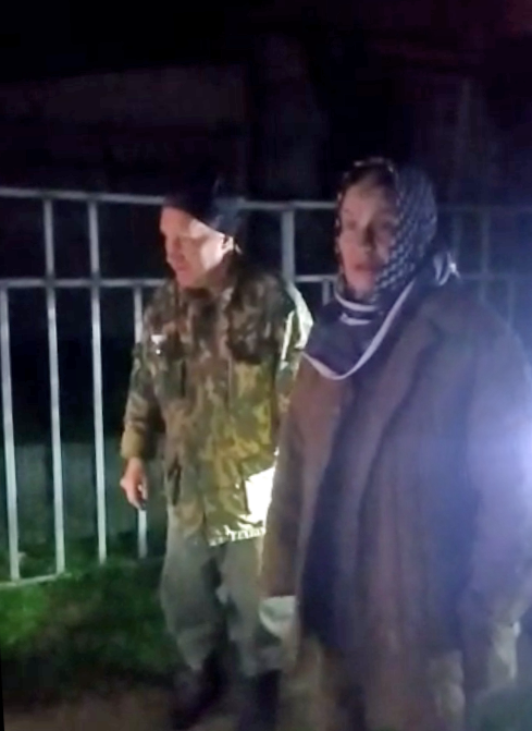 Спасатели ГКУ МО «Мособлпожспас» вывели из леса пожилого мужчину