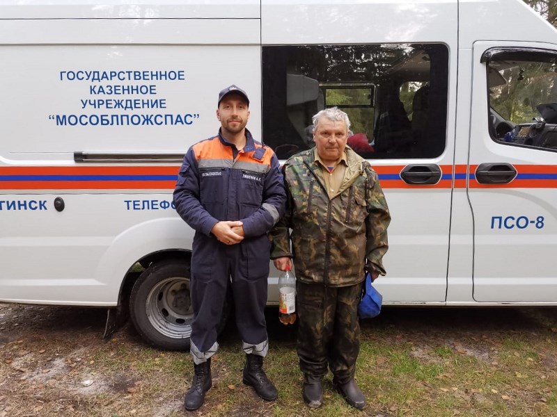 Спасатели ГКУ МО «Мособлпожспас» вывели из леса трех потерявшихся грибников