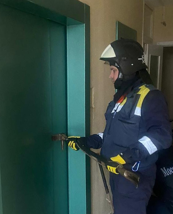 Спасатели ГКУ МО «Мособлпожспас» деблокировали женщину, застрявшую в лифте