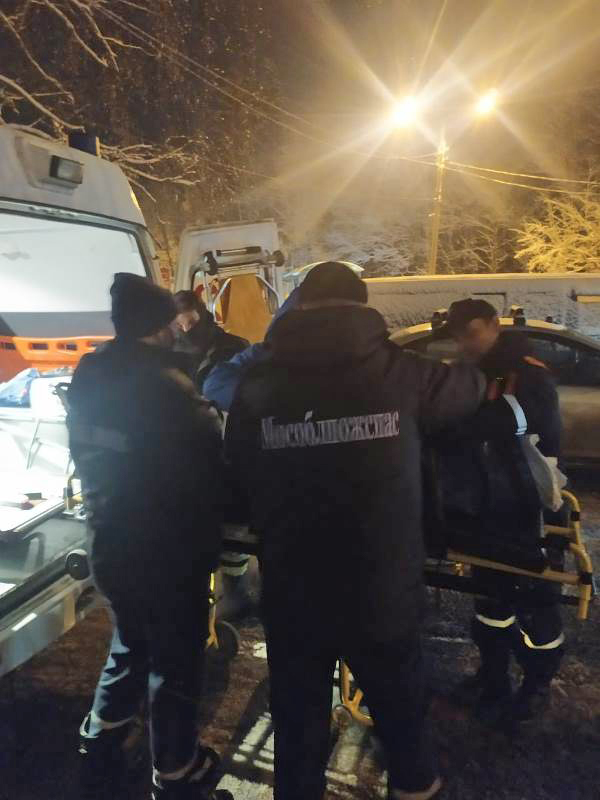 Спасатели ГКУ МО «Мособлпожспас» деблокировали дверь квартиры, где находилась тяжелобольная женщина