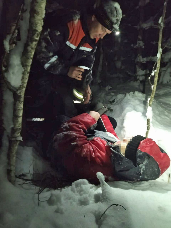 Работники ГКУ МО «Мособлпожспас» спасли мужчину, замерзающего в лесу в канун нового года
