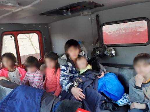 Пожарные ГКУ МО «Мособлпожспас» спасли семерых детей на пожаре