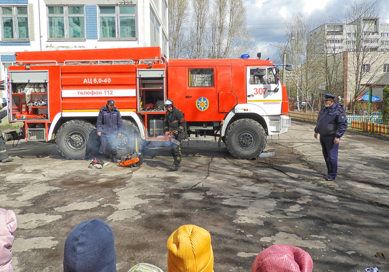 Пожарные ПЧ-307 ГКУ МО «Мособлпожспас» провели для балашихинских дошколят урок безопасности