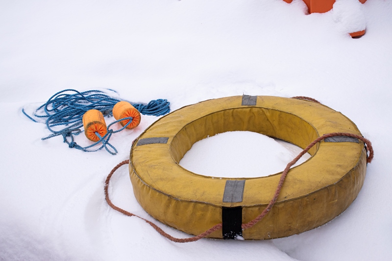 Работники ГКУ МО «Мособлпожспас» спасли провалившегося под лед рыбака