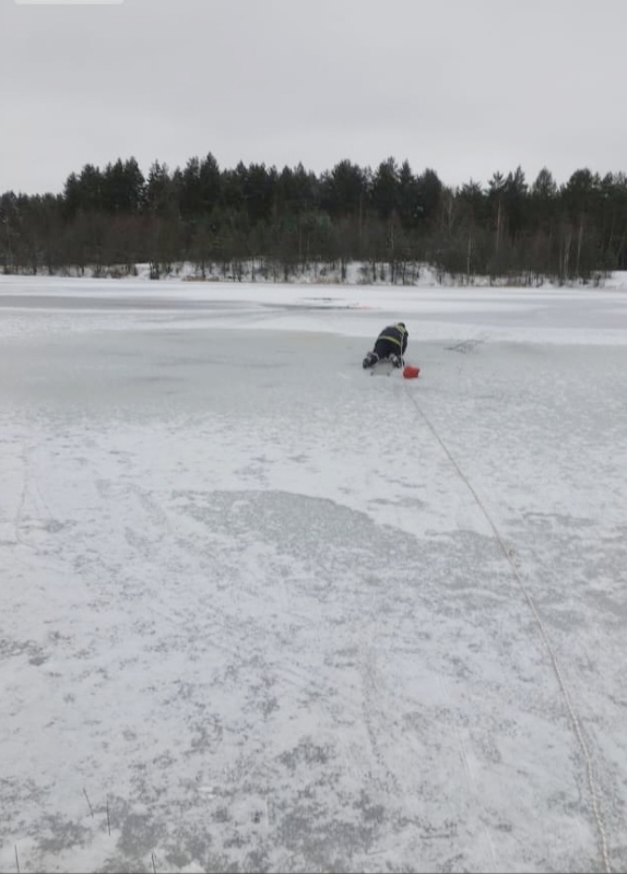 Пожарные ГКУ МО «Мособлпожспас» спасли рыбака, провалившегося под лед на озере в Орехово-Зуевском округе