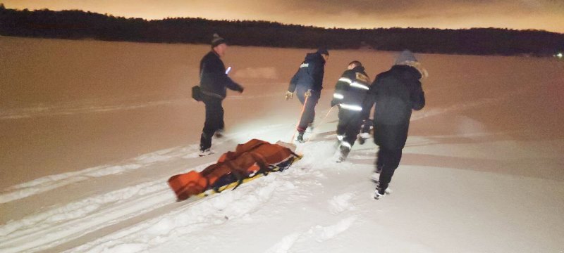Работники ГКУ МО «Мособлпожспас» помогли женщине, которая во время прогулки потеряла сознание и едва не замёрзла
