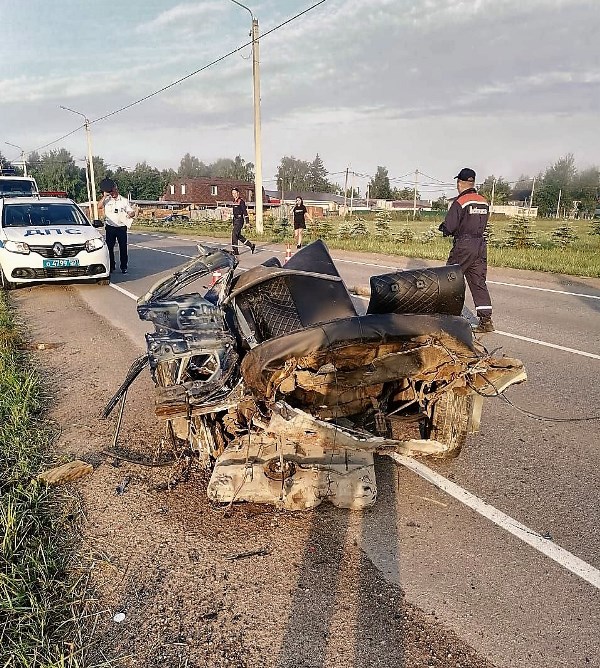 Спасатели ГКУ МО «Мособлпожспас» помогли пассажирке автомобиля, который в ДТП разорвало на части