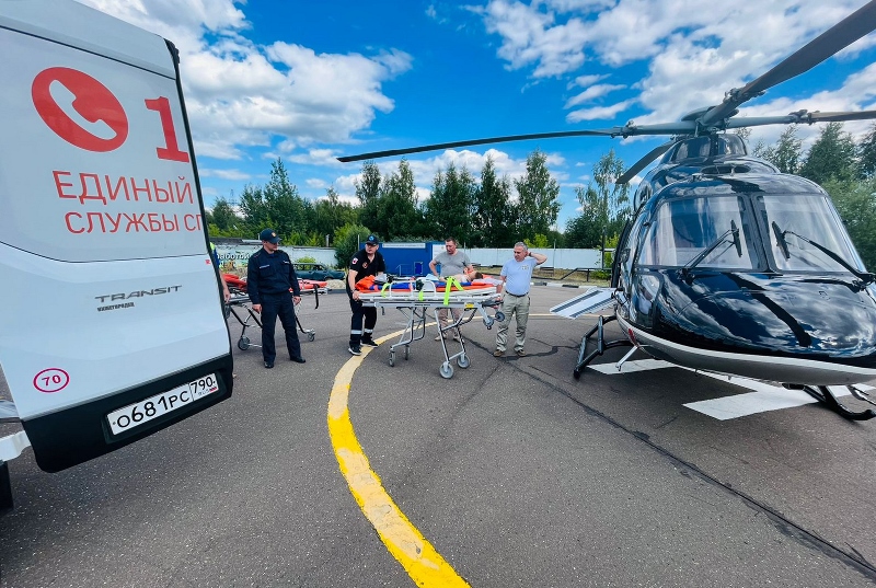 Спасатели ГКУ МО «Мособлпожспас» обеспечили безопасность посадки санитарного вертолета с двухлетнем пациентом на борту