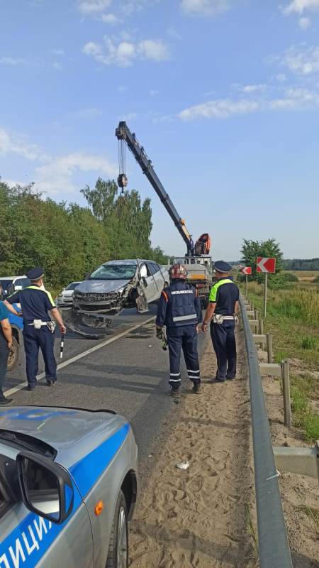 Спасатели ГКУ МО «Мособлпожспас» помогли девушке, попавшей в дорожную аварию