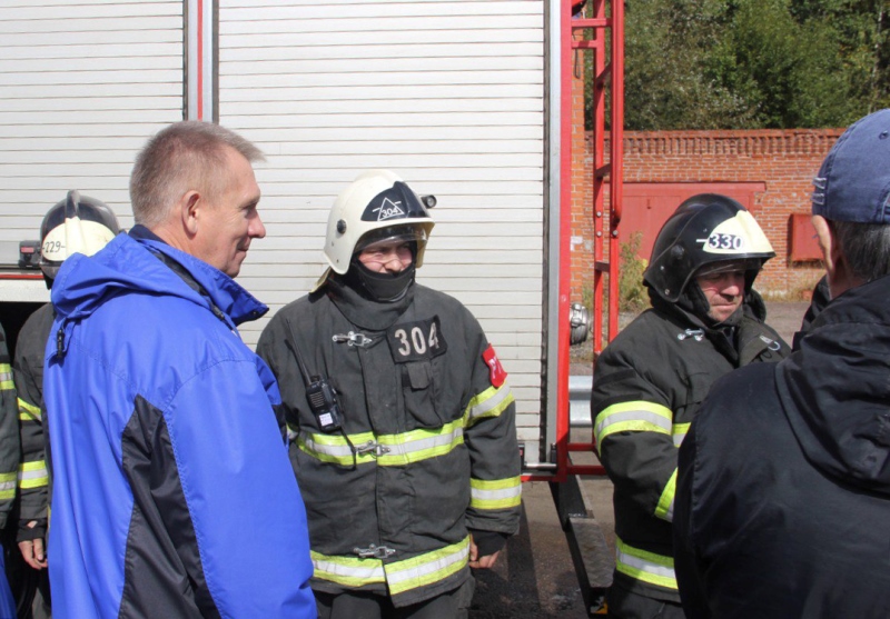 Начальник ГКУ МО «Мособлпожспас» поблагодарил огнеборцев, принимавших участие в тушении пожаров в Рязанской области