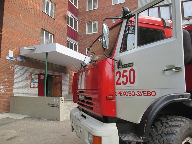 Спасатели ГКУ МО «Мособлпожспас» деблокировали пострадавшего в ДТП в Орехово-Зуево