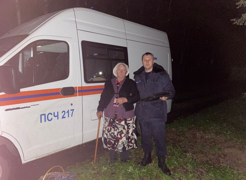Работники ГКУ МО «Мособлпожспас» спасли 80-летнюю пенсионерку, заблудившуюся в лесу