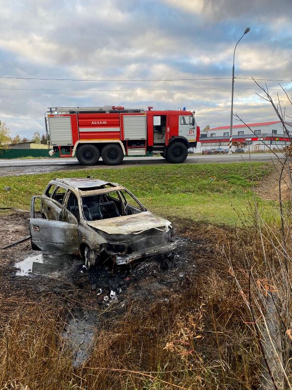 Огнеборцы ГКУ МО «Мособлпожспас» потушили горящий автомобиль в городском округе Ступино