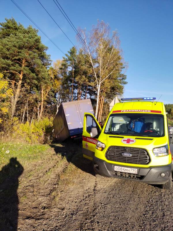 Спасатели ГКУ МО «Мособлпожспас» деблокировали мужчину, пострадавшего в ДТП с тремя автомобилями