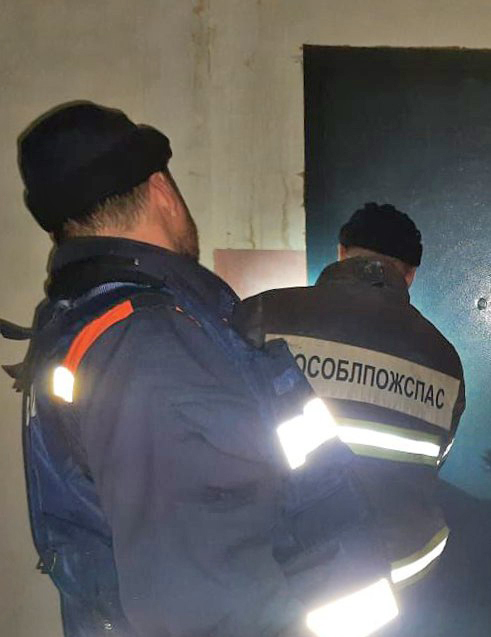 Спасатели ГКУ МО «Мособлпожспас» деблокировали дверь квартиры, в которой находился ребенок