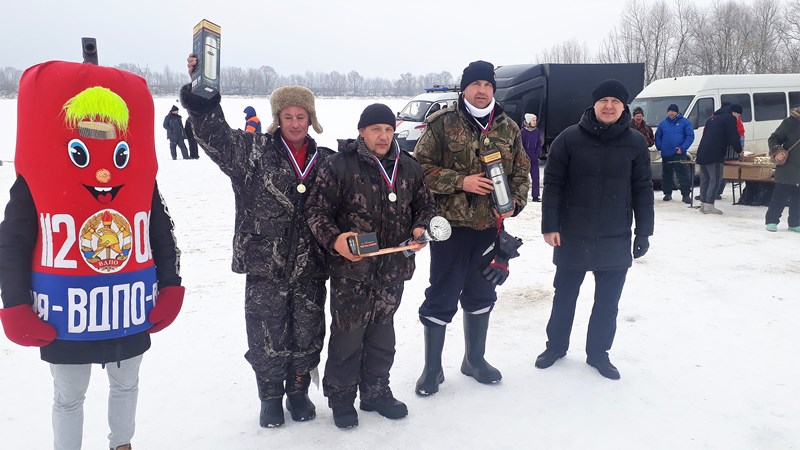 Работники ГКУ МО «Мособлпожспас» приняли участие в юбилейных состязаниях по зимней рыбалке в Коломне