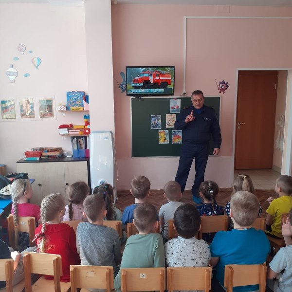 Работники ГКУ МО «Мособлпожспас» рассказали детям, как действовать в нештатных ситуациях