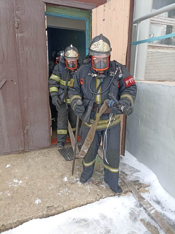 Огнеборцы ГКУ МО «Мособлпожспас» потушили условный пожар в подвале образовательного учреждения