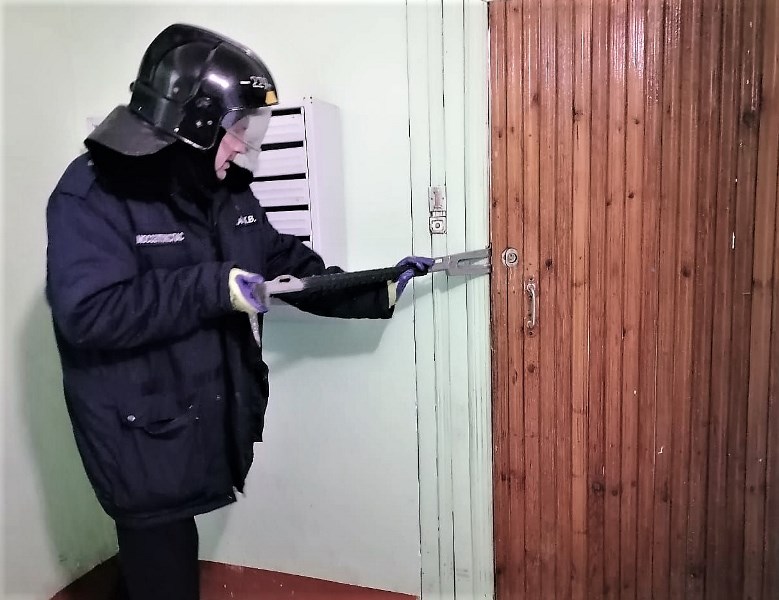 Спасатели ГКУ МО «Мособлпожспас» помогли женщине попасть в собственную квартиру