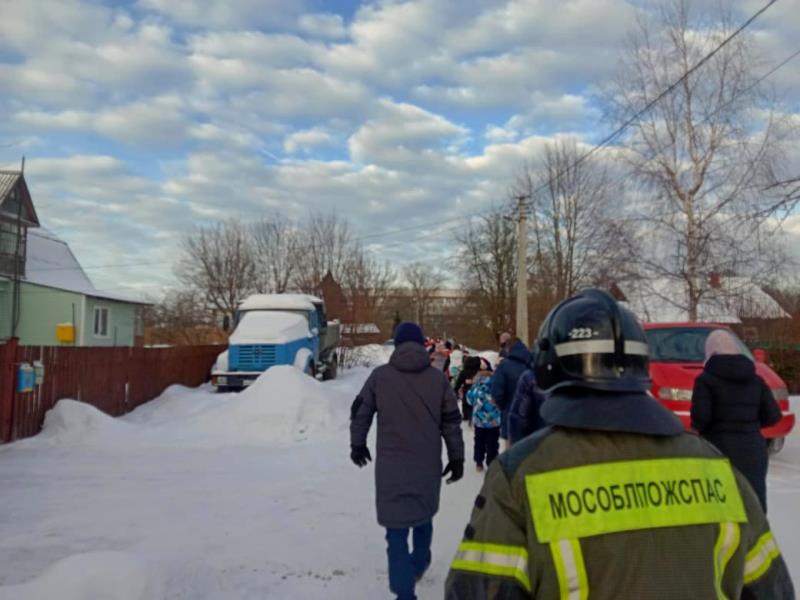 Работники ПСЧ-223 ГКУ МО «Мособлпожспас» провели учебную эвакуацию в школе Истринского округа
