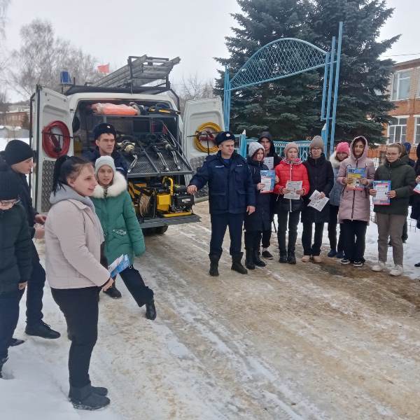 Спасатели ГКУ МО «Мособлпожспас» провели урок безопасности для серебряно-прудских школьников