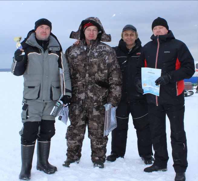 Команда ГКУ МО «Мособлпожспас» одержала победу в соревнованиях по зимней рыбалке в Дубне