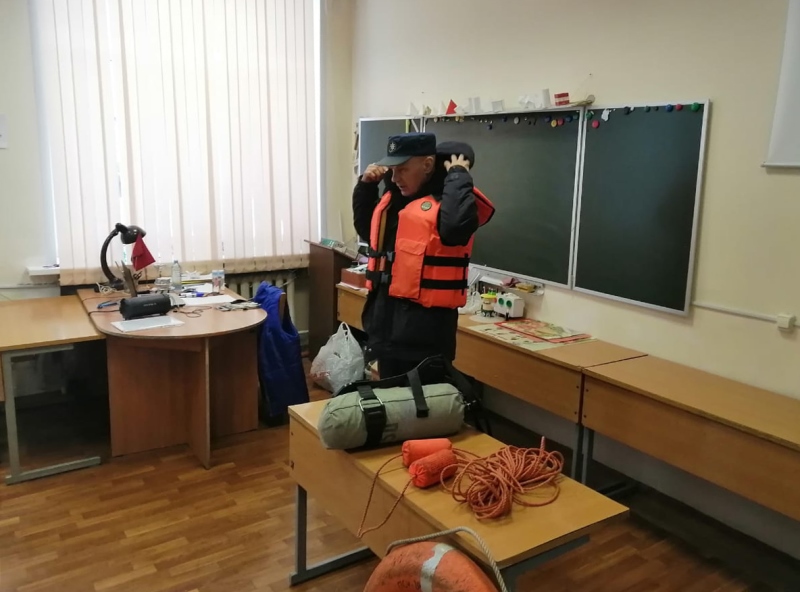 Спасатели ГКУ МО «Мособлпожспас» рассказали юным ореховозуевцам об опасности весеннего льда