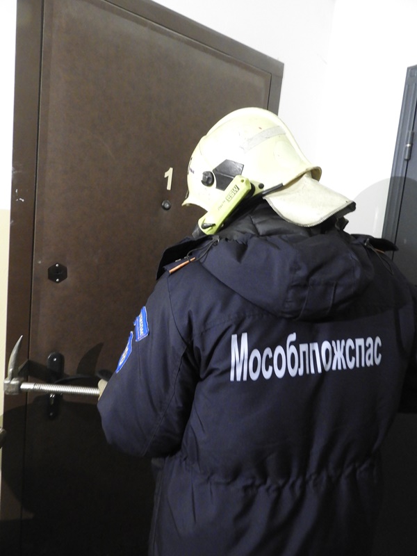 Спасатели ГКУ МО «Мособлпожспас» дважды за сутки помогли женщинам попасть в собственные квартиры