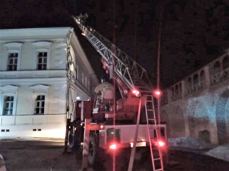 Огнеборцы ГКУ МО «Мособлпожспас» провели ночное пожарно-тактическое занятие в Зарайском кремле