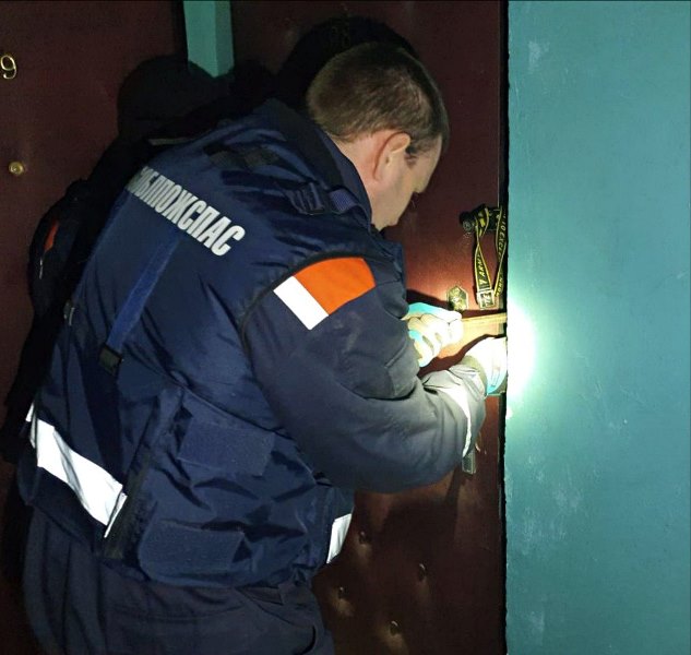Работники ГКУ МО «Мособлпожспас» вызволили 4-летнего ребёнка из запертой квартиры