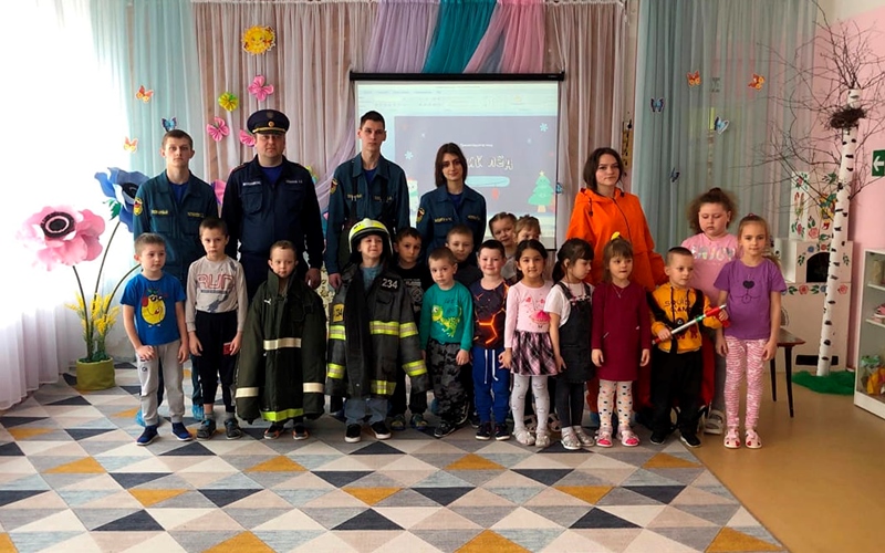 Пожарные ГКУ МО «Мособлпожспас» провели профилактические занятия с можайскими дошколятами