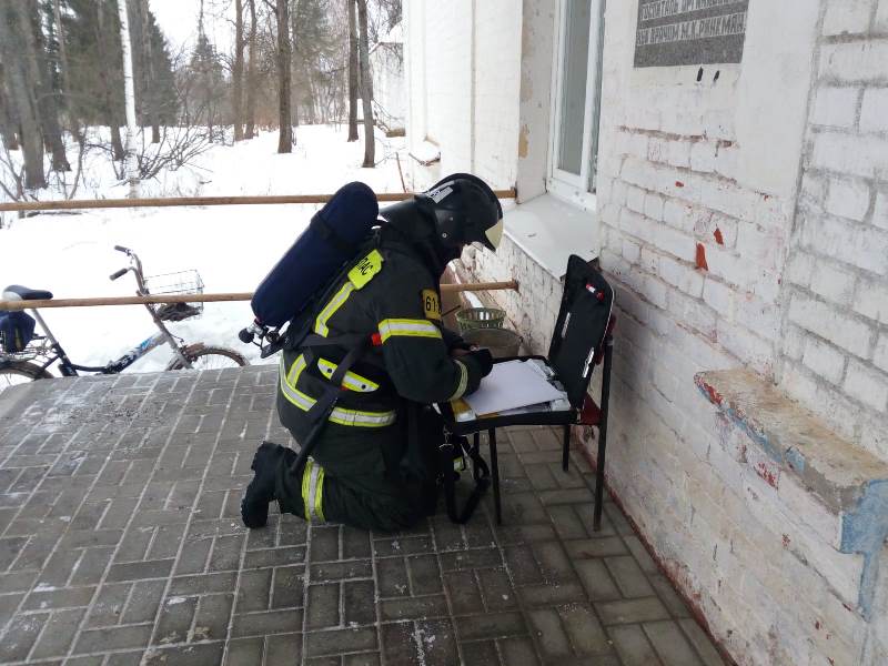 Огнеборцы ГКУ МО «Мособлпожспас» провели в Подмосковье пожарно-тактические занятия