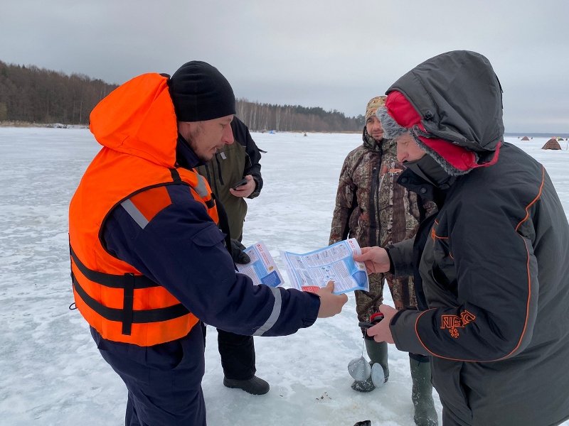 Спасатели ГКУ МО «Мособлпожспас» назвали 12 подмосковных водоемов, где состояние льда не внушает доверия
