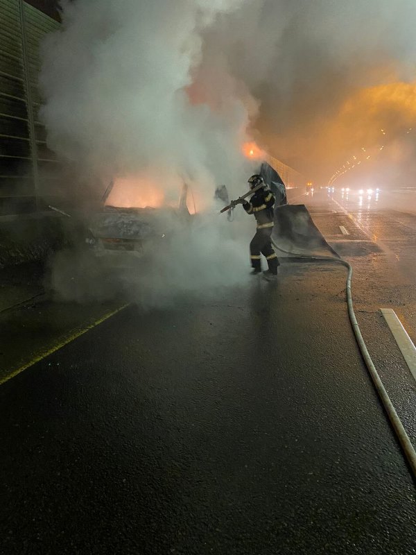 Огнеборцы ГКУ МО «Мособлпожспас» потушили горящий автомобиль на Минском шоссе