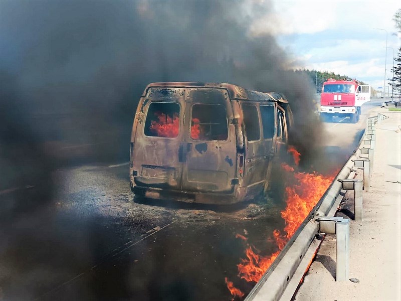 Огнеборцы ГКУ МО «Мособлпожспас» потушили загоревшийся автомобиль, который перевозил солярку