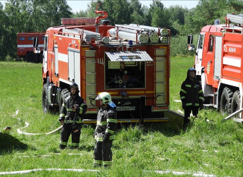 Работники ГКУ МО «Мособлпожспас» приняли участие в пожарно-тактических учениях на озере
в Павлово-Посадском округе