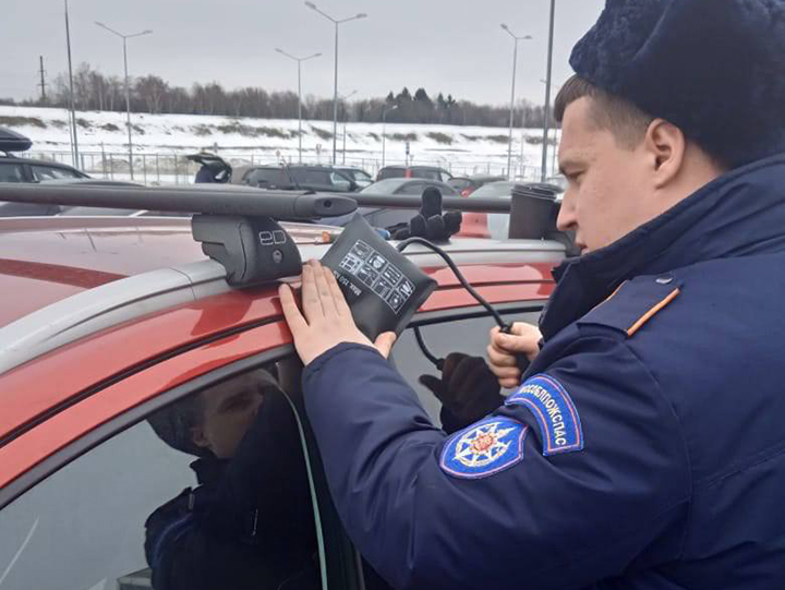 Спасатели ГКУ МО «Мособлпожспас» помогли заблокированной в салоне автомобиля девочке
