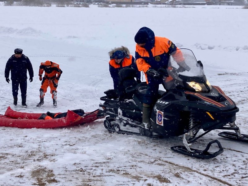Спасатели ГКУ МО «Мособлпожспас» провели учения по спасению человека из ледяной полыньи