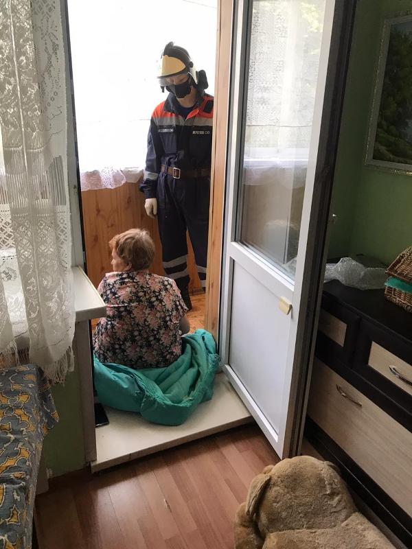 Спасатели ГКУ МО «Мособлпожспас» вскрыли квартиру обездвиженной пожилой женщины