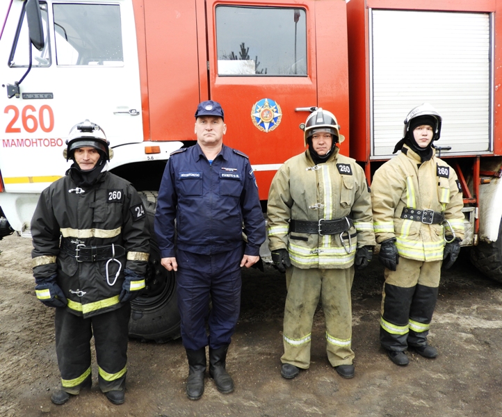Пожарные ГКУ МО «Мособлпожспас» спасли из горящей квартиры женщину и ребенка с ограниченными возможностями