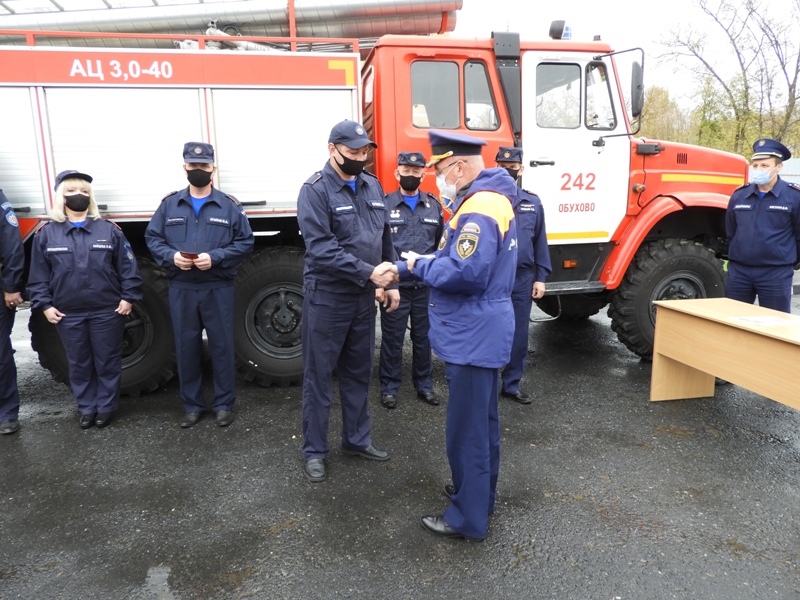 Работников ГКУ МО «Мособлпожспас» наградили за спасение людей на пожаре