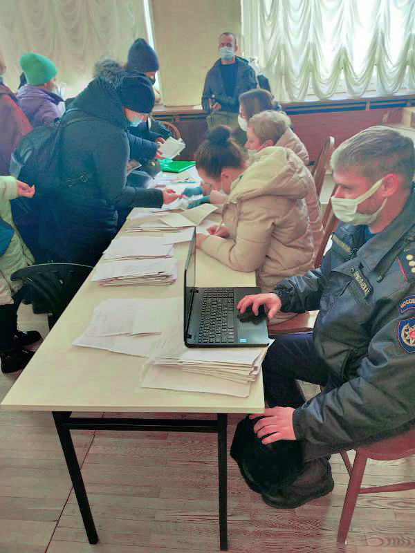 Работники ГКУ МО «Мособлпожспас» задействованы в приеме и размещении граждан,
прибывающих с территории Украины